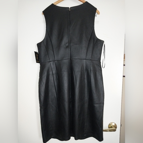 Faux leather like snake print dress - Picture 2 of 7